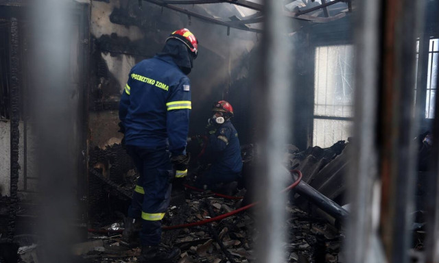 Μακάβριο εύρημα στα Βίλια: Βρέθηκε ανθρώπινο κρανίο σε καμένο κτήριο