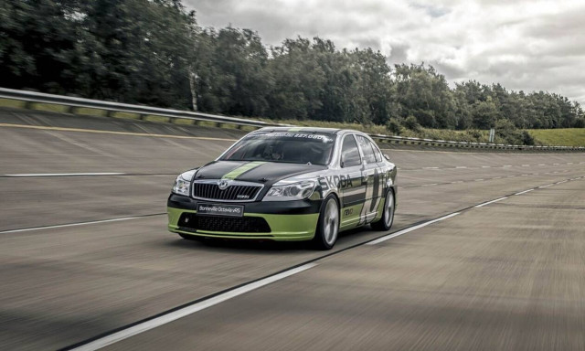 Αυτή η Skoda Octavia RS έχει πιάσει 365,45 χλμ./ώρα!