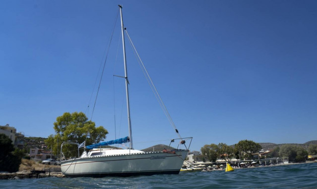 Αίγινα: Φωτιά σε ιστιοφόρο - Σώοι οι οκτώ επιβαίνοντες