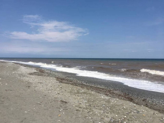 Λάρισα: Γιατί η θάλασσα σε Σωτηρίτσα και Βελίκα «άλλαξε χρώμα» και από μπλε έγινε... καφέ