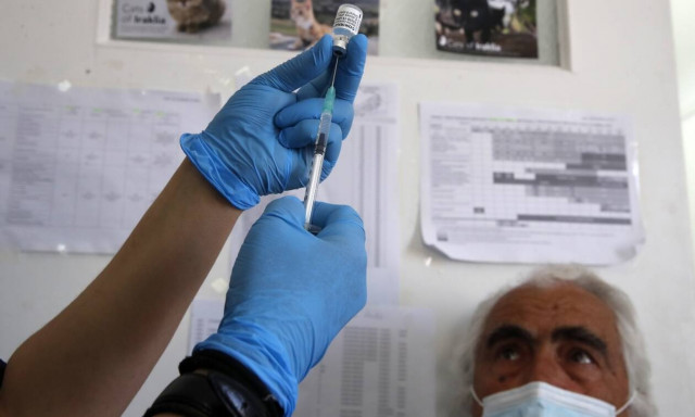 Κορονοϊός- Έρευνα ΕΚΠΑ: Άτομα με Δέλτα αργούν να εμφανίσουν συμπτώματα και μεταδίδουν τον ιό