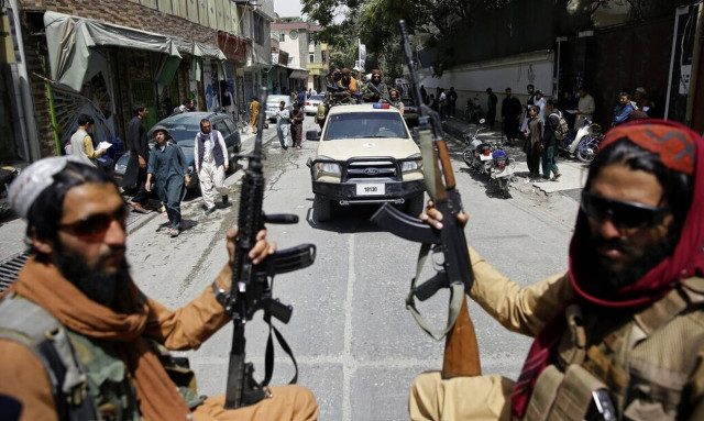 Αφγανιστάν: «Σφραγίζουν» δημόσιες υπηρεσίες οι Ταλιμπάν - Εμποδίζουν εργαζομένους έξω από τα κτίρια