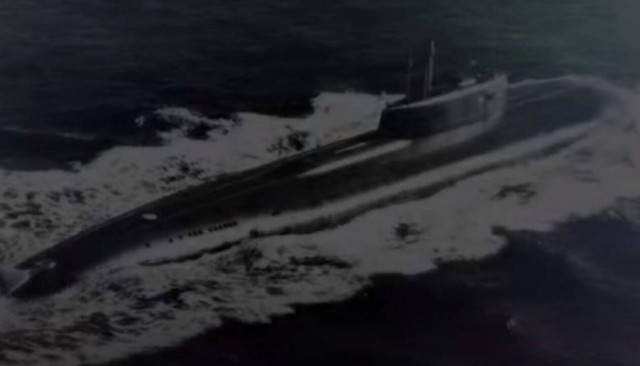 Η τραγωδία του... αβύθιστου «Κουρσκ» με τον Πούτιν να συνεχίζει τις διακοπές του