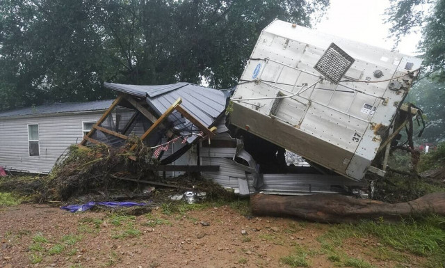 ΗΠΑ: Τουλάχιστον 16 νεκροί στο Τενεσί από τις πλημμύρες