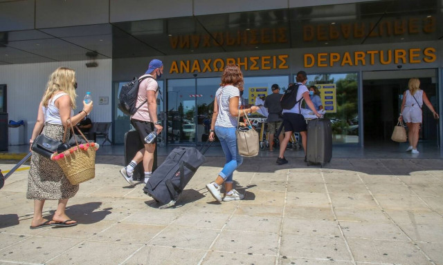 Συλλήψεις για πλαστογραφία ταξιδιωτικών εγγράφων στα αεροδρόμια Χανίων και Ηρακλείου