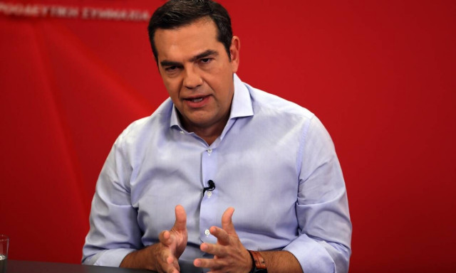 Ο Τσίπρας προετοιμάζεται για τη Βουλή στοχεύοντας τον Μητσοτάκη