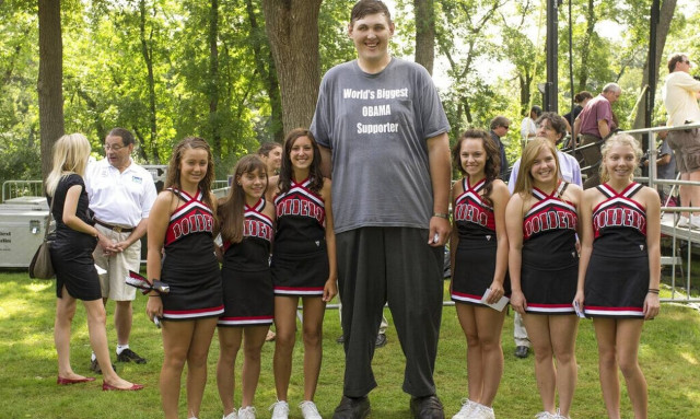 Πέθανε στα 38 ο υψηλότερος άνδρας των ΗΠΑ - Είχε ύψος 2 μέτρα και 35 εκατοστά