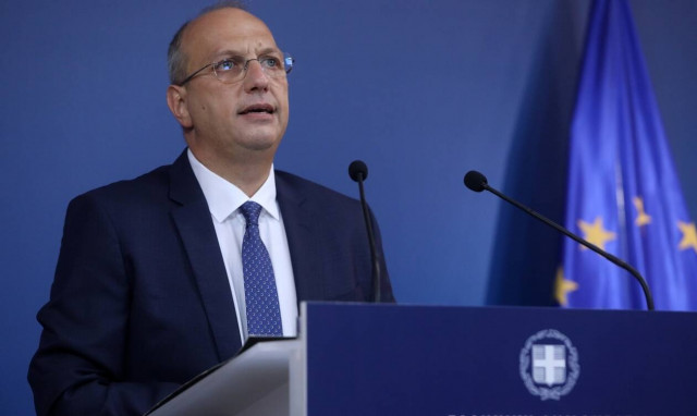 Γιάννης Οικονόμου στην ενημέρωση των πολιτικών συντακτών