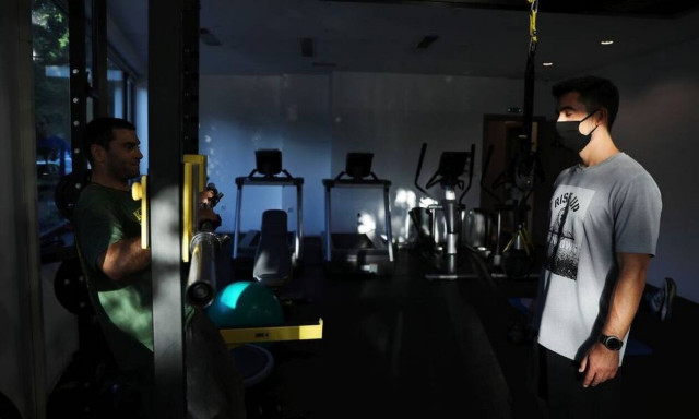 Νέα μέτρα για ανεμβολίαστους: Τι θα ισχύσει για κλειστά γυμναστήρια και γήπεδα