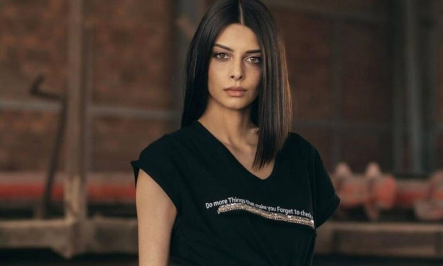 Συγκλονίζει η Άννα Μπέζαν: Πέρασα πολλά χρόνια τρώγοντας ξύλο από τον πατέρα μου