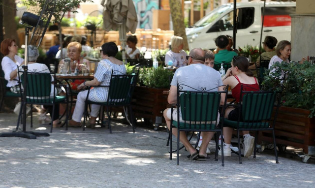 Νέα μέτρα: Μπλόκο στους ανεμβολίαστους - Τι ισχύει για μάσκες, εστίαση, σχολεία τεστ