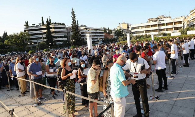 Νέα μέτρα για τους ανεμβολίαστους: Τι θα ισχύσει για θέατρα, συναυλίες, θερινά σινεμά