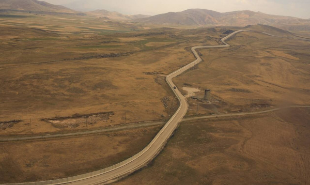 Κρίση στο Αφγανιστάν: Το τείχος με το οποίο η Τουρκία θέλει να σταματήσει τους πρόσφυγες