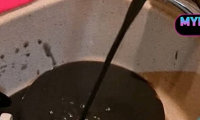 Μύκονος: Άνοιξαν τις βρύσες και αυτές έβγαζαν... λάσπη!