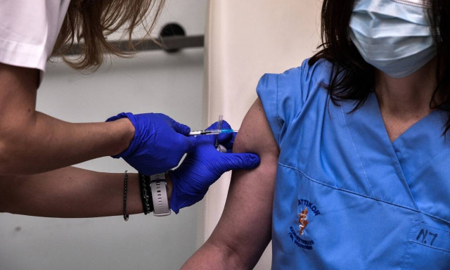 Δικηγόρος ανεμβολίαστων υγειονομικών: Το μέτρο της αναστολής παραβιάζει την αρχή της αναλογικότητας