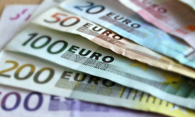 Κατώτατος μισθός: Πότε και πόσο αυξάνεται ανάλογα με τις τριετίες - Αναλυτικά τα ποσά