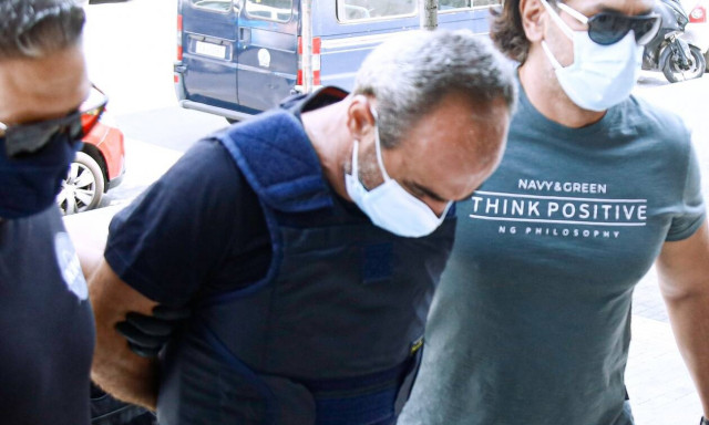 Θεσσαλονίκη: Τύλιξε τη γάζα στο λαιμό του και αυτοκτόνησε ο Γεωργιανός - Άφησε σημείωμα