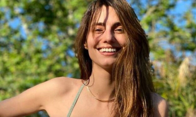 Στην πισίνα χωρίς… τίποτα: Ηλιάνα Παπαγεωργίου, τι κάνεις; (pics)