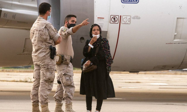 Αφγανιστάν: Η Ισπανία συνεχίζει την επιχείρηση εκκένωσης, μολονότι άλλες χώρες σταμάτησαν