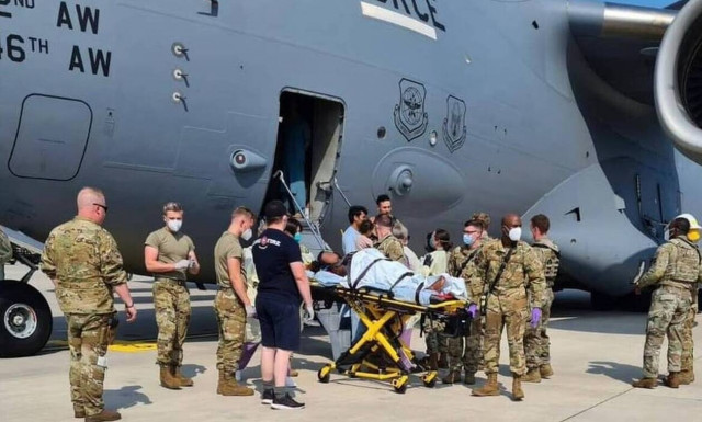 Αφγανιστάν: Γεννήθηκε βρέφος μέσα σε αεροσκάφος - Πήρε το όνομα του