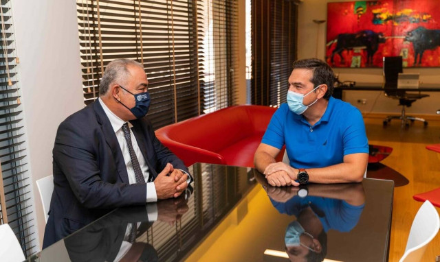 Συνάντηση Τσίπρα – Χατζηθεοδοσίου: «Ο ΣΥΡΙΖΑ δίπλα σε επιχειρήσεις και εργαζόμενους