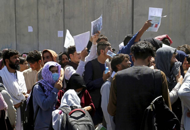 Χάος στο Αφγανιστάν: Πυροβολισμοί στην ανατολική πύλη του αεροδρομίου της Καμπούλ