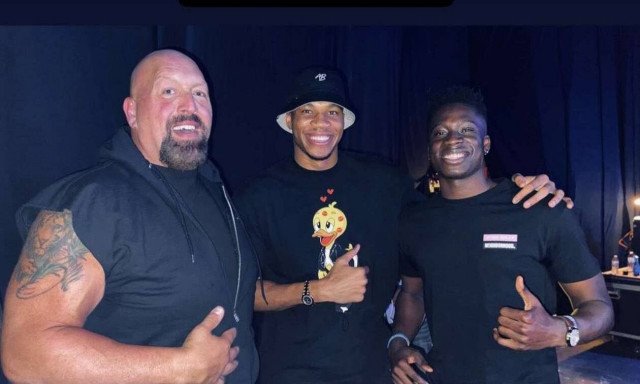 Γιάννης Αντετοκούνμπο: Ο Big Show τον έκανε να νιώθει… μικρός! (photos)