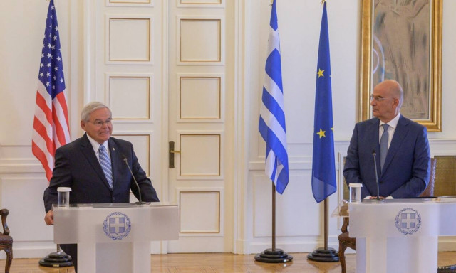 Δένδιας προς Μενέντεζ: Διανύουμε το καλύτερο επίπεδο σχέσεων Ελλάδας-ΗΠΑ