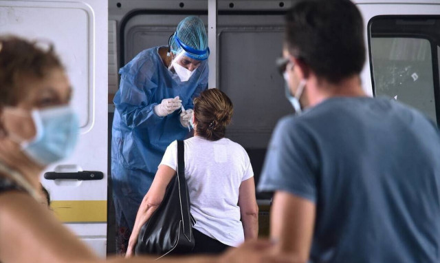 Κρούσματα σήμερα: 730 νέες μολύνσεις στην Αττική και 343 στη Θεσσαλονίκη - Αναλυτικά η διασπορά