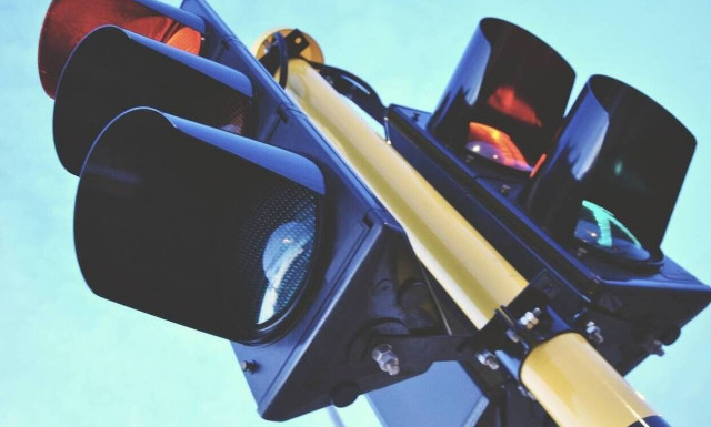 Νέα φανάρια και πινακίδες σήμανσης τοποθετήθηκαν στο Σύνταγμα