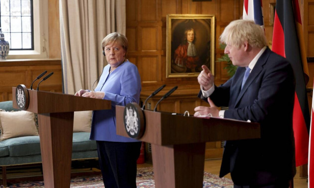 Συνομιλίες Μέρκελ - Τζόνσον για το Αφγανιστάν - Συμφωνία για χορήγηση βοήθειας