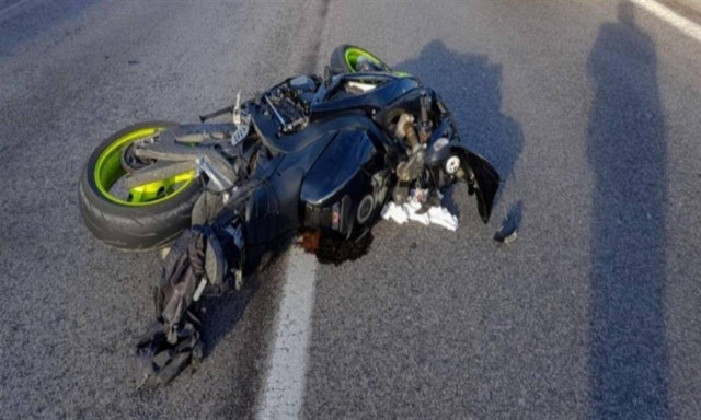 Λάρισα - Οικογενειακή τραγωδία σε τροχαίο: Νεκροί πατέρας και γιος που επέβαιναν σε μηχανή