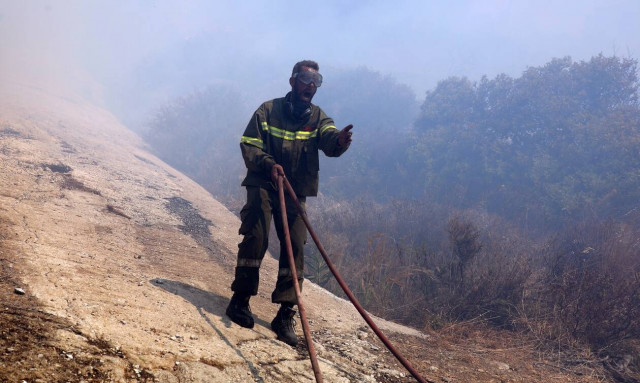 Φωτιά στη Φωκίδα: Περιορίστηκε το μέτωπο στο Κροκί και στο Λιβάδι Αράχωβας