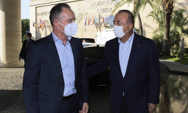 Τσαβούσογλου: Η Τουρκία δεν μπορεί να αναλάβει το βάρος ενός νέου μεταναστευτικού κύματος