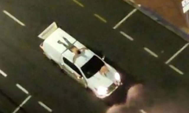 Βραζιλία: Λήστεψαν 3 τράπεζες και έδεσαν τους ομήρους στις οροφές των αυτοκινήτων (vids)