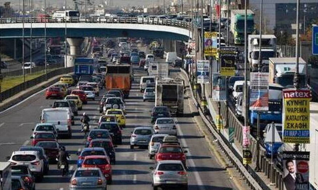 Κίνηση ΤΩΡΑ: Πολλά προβλήματα σε Αττική Οδό και Εθνική - Ποιους δρόμους να αποφύγετε