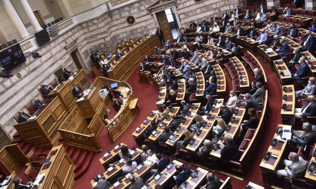 Ασφαλιστικό νομοσχέδιο: Τι προβλέπει για τις συντάξεις - Τι κερδίζουν οι νέοι συνταξιούχοι