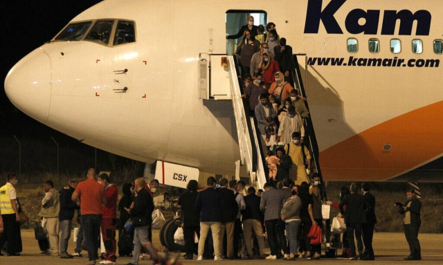 Έφθασαν στα Σκόπια οι πρώτοι 149 πρόσφυγες από το Αφγανιστάν