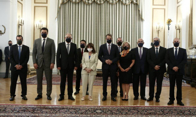 Ανασχηματισμός: Οι «χειρουργικές» αλλαγές, η απόδοση ευθυνών και ο διακομματικός χαρακτήρας