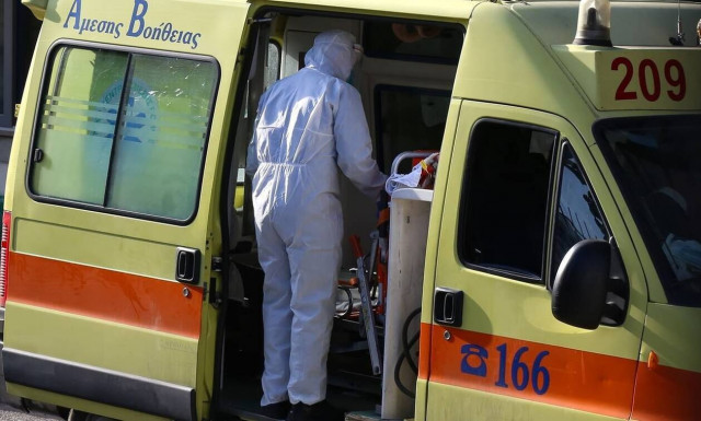 Θεσσαλονίκη: Συναγερμός για συρροή κρουσμάτων σε γηροκομείο και στα ΕΛΤΑ