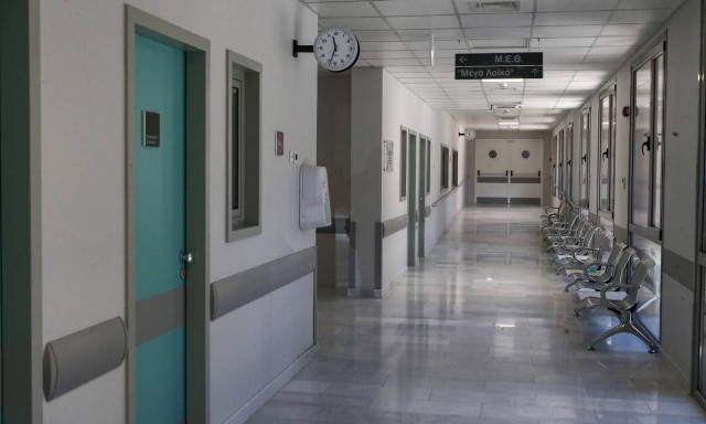 Νοσοκομείο Καβάλας: Ασθενείς ακυρώνουν προγραμματισμένα χειρουργεία λόγω... ανεμβολίαστου γιατρού