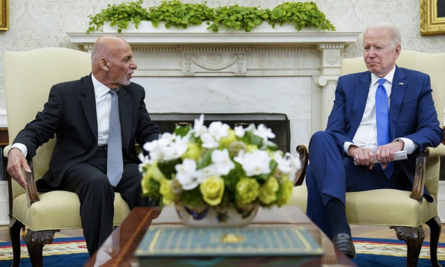 «Έχετε καλύτερο στρατό»: H αποκαλυπτική συνομιλία Μπάιντεν – Γάνι πριν την κατάρρευση στο Αφγανιστάν