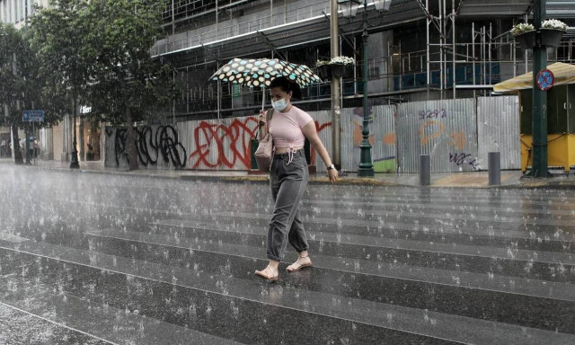 Καιρός: Βρέχει τώρα στην Αττική - Φθινοπωρινό... ποδαρικό του Σεμπτέβρη με καταιγίδες και χαλάζι