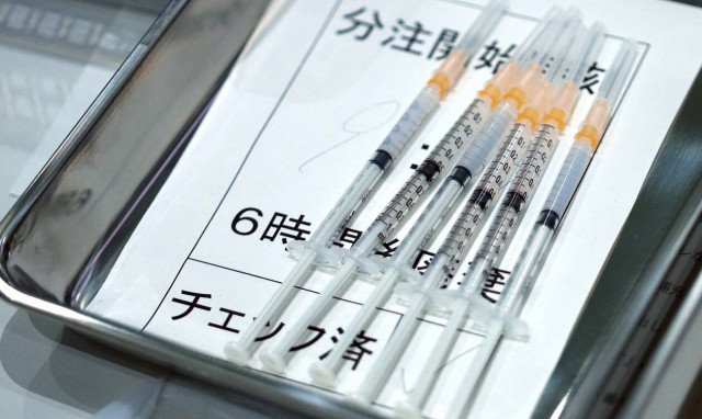 Ιαπωνία: Βρέθηκαν μαύρα σωματίδια σε εμβόλια της Moderna