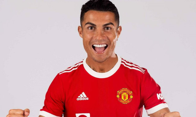 Κριστιάνο Ρονάλντο: «Τρέλανε» και τη βασίλισσα Ελισάβετ! Ζήτησε υπογεγραμμένη φανέλα του