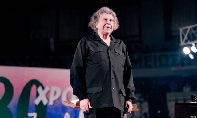 Μίκης Θεοδωράκης: «Κράτα το χέρι μου και πάμε αστέρι μου» - Η ιστορία πίσω από τη θρυλική Δραπετσώνα