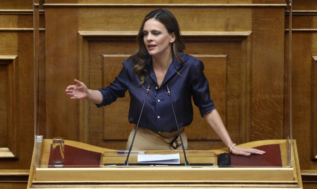 Βουλή - Αχτσιόγλου: Αυτά είναι τα ψέματα της Νέας Δημοκρατίας για το ασφαλιστικό