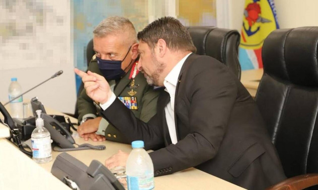 Υπουργείο Άμυνας: Η πρώτη μέρα του Νίκου Χαρδαλιά ως υφυπουργού - Η ενημέρωση από τον Στρατηγό Φλώρο