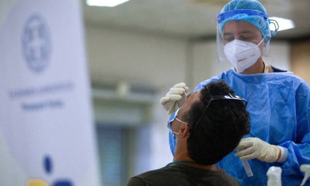 Κρούσματα σήμερα: 679 νέες μολύνσεις στην Αττική - 293 στη Θεσσαλονίκη και 190 στην Κρήτη