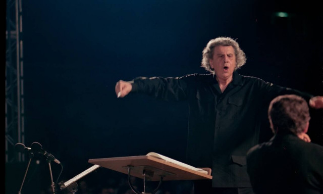 Ο Μίκης Θεοδωράκης